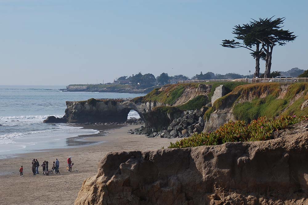 The natural bridge at the west end of Its Beach. Picture by Mobile Ranger.