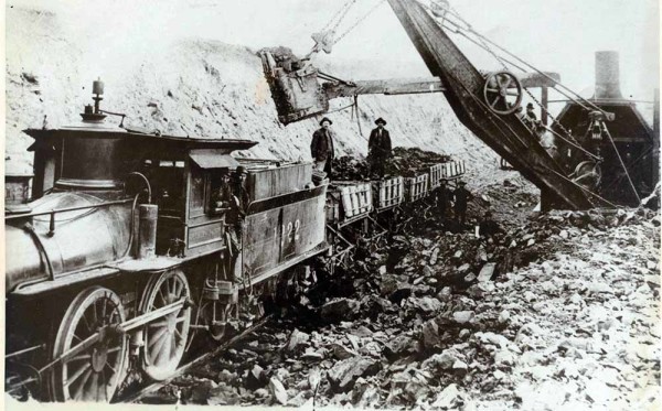 Construction of the Ocean Shore line circa 1905. Image from the collection of Alverda Orlando.
