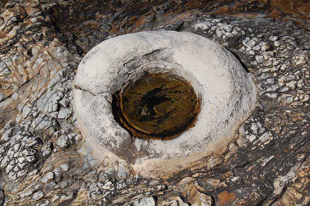 A "toilet bowl" along the coast near Swift Street. Photo © Mobile Ranger.