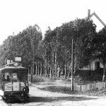 A Santa Cruz Electric Railway streetcar approaching the Vue de L’eau station, circa 1894. The casino can be seen on the right. Photo courtesy of the Santa Cruz City-County Library System.