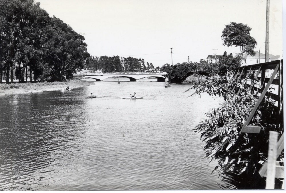 Boaters above the Riverside Bridge. Picture courtesy of and © Santa Cruz Museum of Art and History