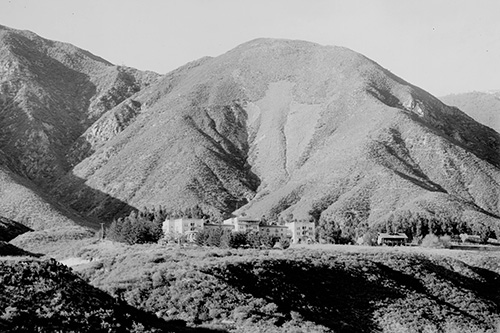 Hot Springs Hotel, The Arrowhead, and a web of trails at Lake Arrowhead, 1915. Photo by Pierce, C.C. and from the California Historical Society Collection, 1860-1960 courtesy Wikimedia Commons.