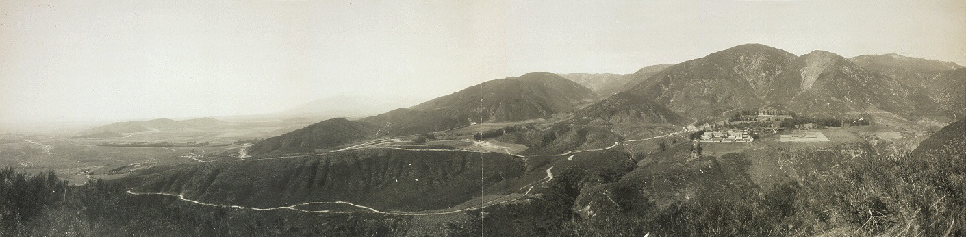 Panorama of Arrowhead Hot Springs, San Bernardino, August 1907. By Pilsbury Picture Company via Wikimedia Commons.
