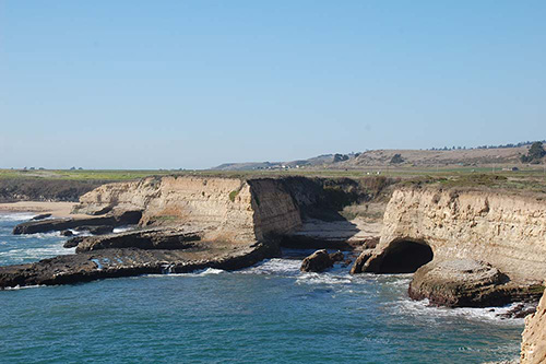 One of the spectacular views you will see along the Old Cove Loop Trail. The rock type here is the Santa Cruz Mudstone. Note the shore platforms formed by erosion of the mudstone and the large pocket beach half in shade.