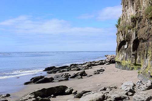 Depot Hill Bluffs in Capitola, June 2012. Image adapted from photo by fogcat5 via Flickr.