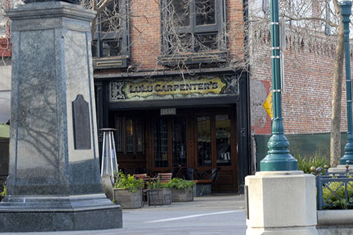 Lulu Carpenters in 2015. It is the last surviving building from the mid-19th century. Photo © Linda Rosewood.