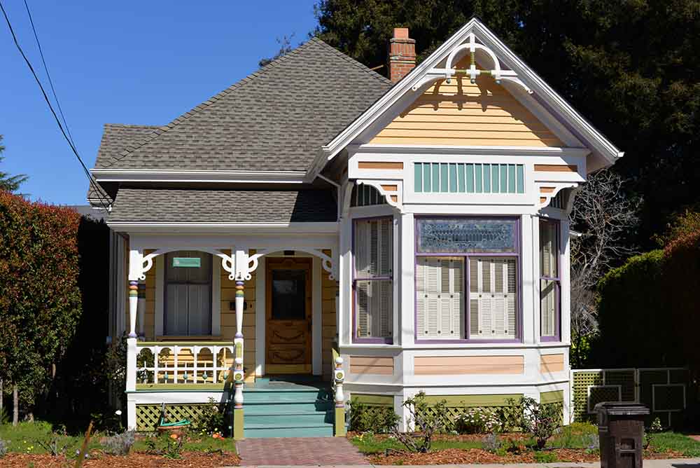 A 1880s cottage on Towne Terrace. Notice the small 19th-century lots and eclectic architecture on this narrow street.