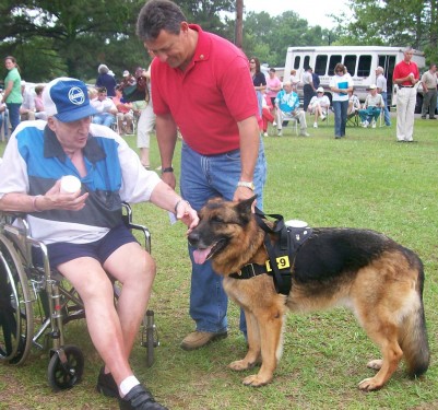 Jerome Lee and Lex meet with World War II Veterans. Photo from Psc349.