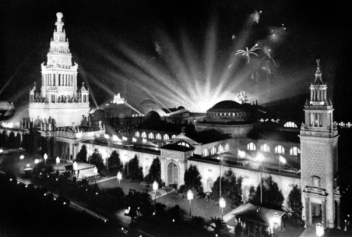 Extravagant lighting system at 1915 exposition. Photo made available via Wikipedia.