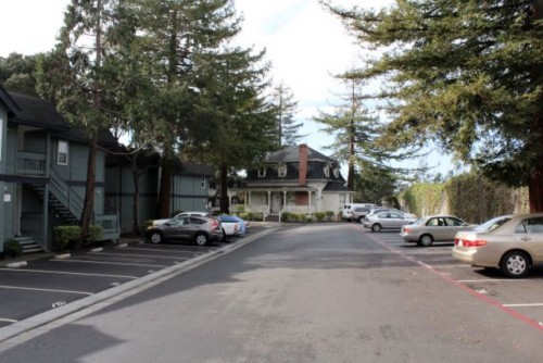 The Averon House today is between the Capitola Mansion Apartments and Highway 1 blocked by a giant cement wall.